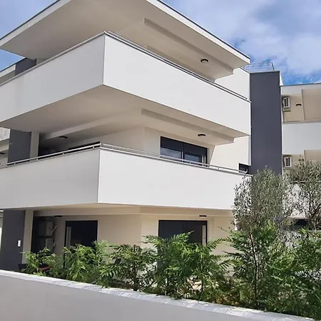 Apartments At Villa Frida Premantura Exterior photo